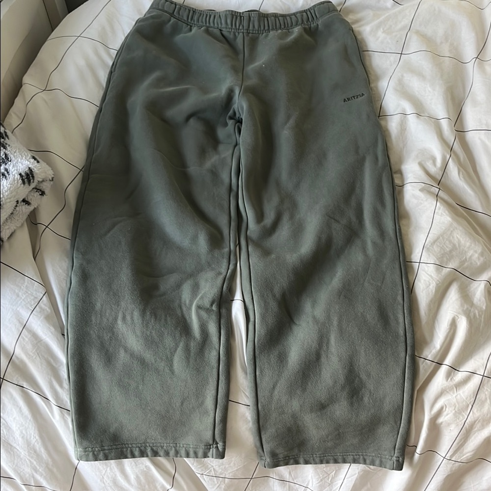 Aritzia green wide-leg sweatpants